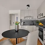 Apartment Werz - Makarska Exklusiv * Брела